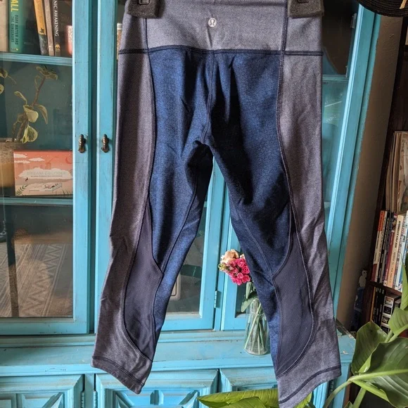 Lululemon Sashiko Crop - Picture 2 of 2